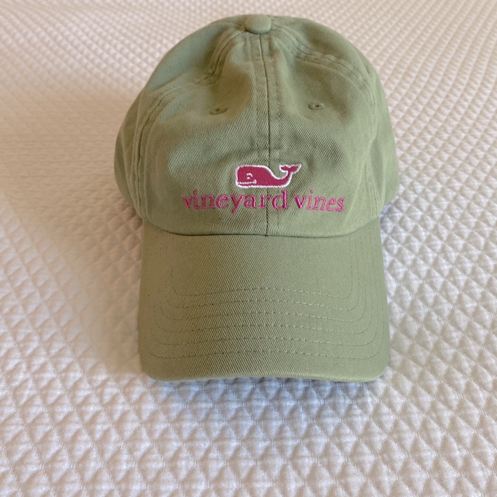 LIKE NEW: Vineyard Vines Hat